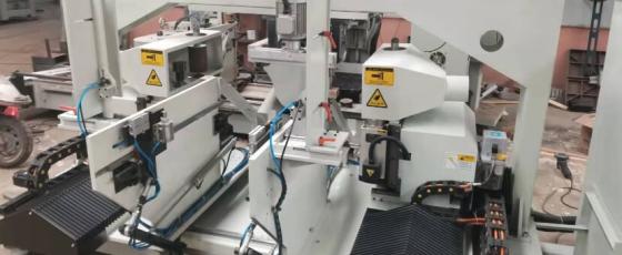 非标自动化设备之木料钻孔铣型打磨一体机