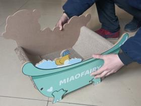 猫抓板设备厂家：拼装的沙发猫抓板制作工艺